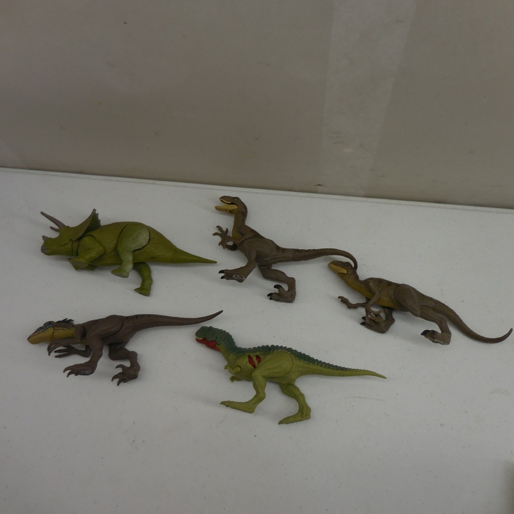Jurassic World Dinosaur Action Figure Lot Triceratops Velociraptor Mattel Toy